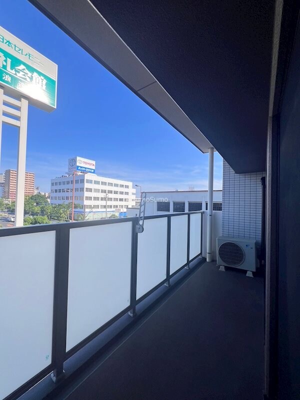 バルコニー(広々としたバルコニーです)