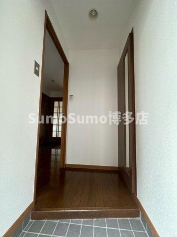 玄関(収納もある玄関です)