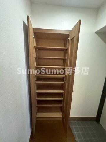 物件内観写真6　(落ち着いた玄関です)