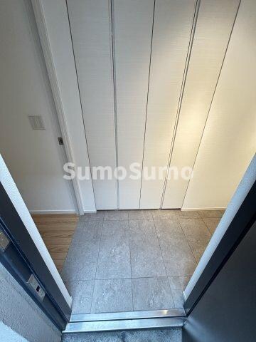 物件内観写真5　(明るい玄関です)