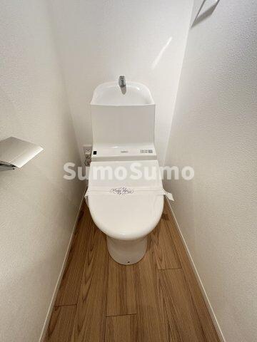 物件内観写真7　(ゆったりとした空間のトイレです)