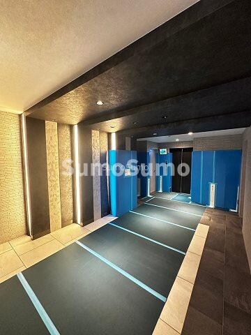 物件外観写真3　(ゆとりのあるロビーです)