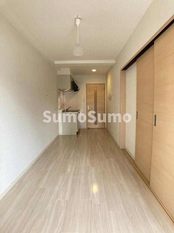 物件内観写真9　(ゆったりとした居間です)