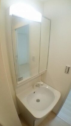 物件内観写真7　(コンパクトで使いやすい洗面所)