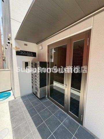 物件外観写真3　(清潔なエントランスです)