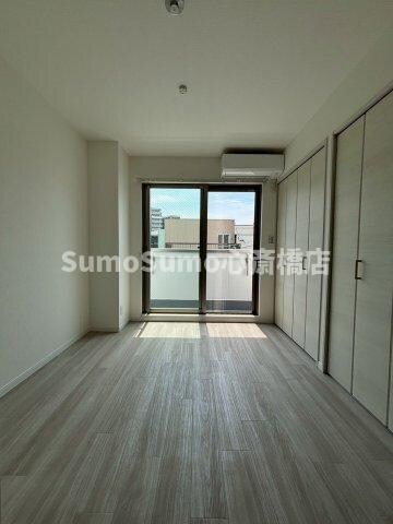 物件内観写真20　(落ち着いた色調の寝室です)