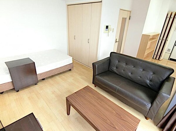 寝室(落ち着いて過ごせるお部屋なので、寝室にいかがでしょうか)