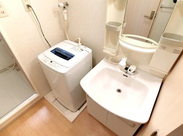 洗面・脱衣所(忙しい朝には欠かせない洗面所です)