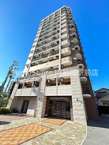 物件外観写真1　(落ち着いた雰囲気の外観です)