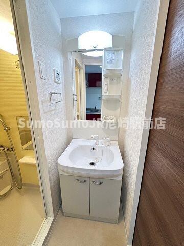 物件内観写真11　(使いやすい独立洗面台です)