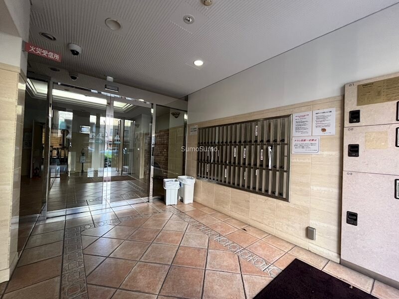 物件外観写真2　(ゆとりのあるエントランスです)