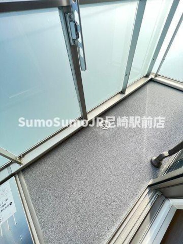 バルコニー(外からの目が気にならないバルコニーで洗濯物が干せます)