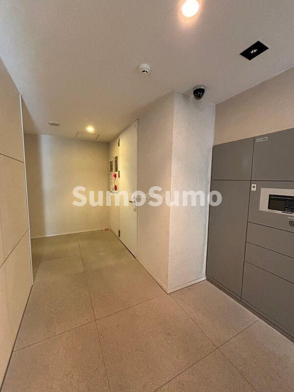 物件外観写真3　(落ち着いたロビーです)