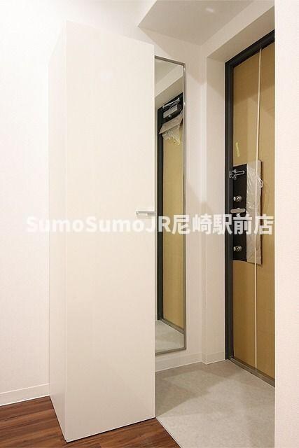 物件内観写真4　(収納もある玄関です)