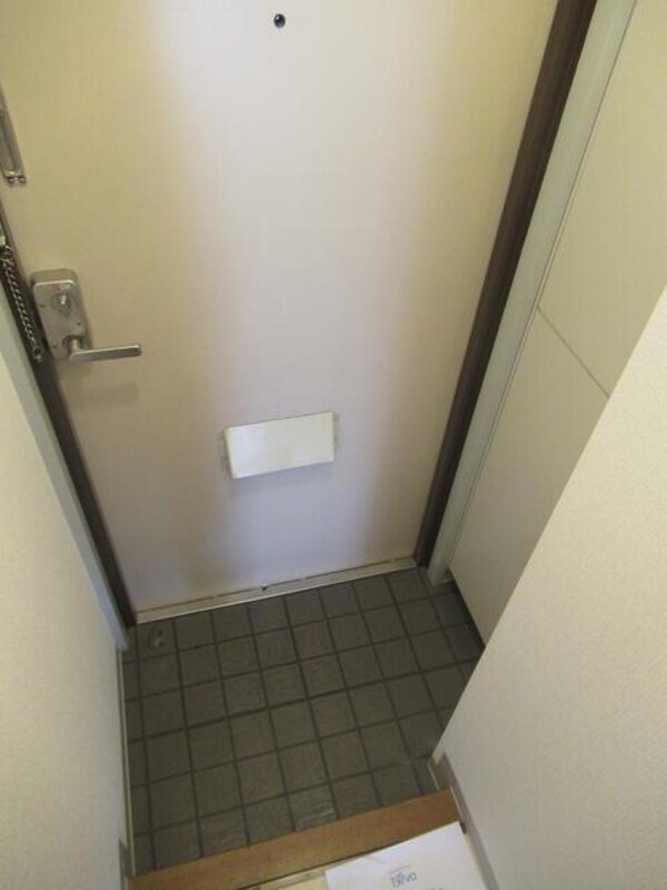 玄関(他の部屋写真を使用しておりま… )