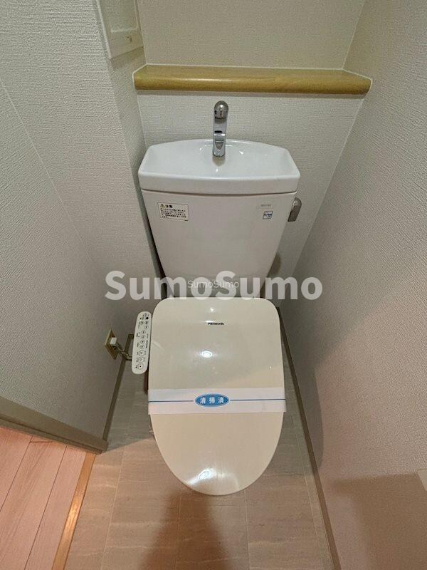 トイレ(落ち着いた色調のトイレです)