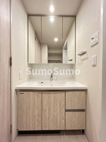 物件内観写真11　(使いやすい独立洗面台です)