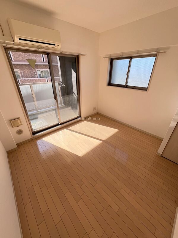 物件内観写真7　(使い勝手のいい寝室です)