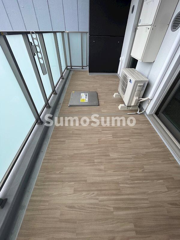 物件内観写真11　(バルコニーからの眺めを楽しみながら食事をしませんか)