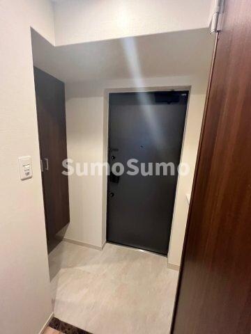 物件内観写真4　(明るい玄関です)