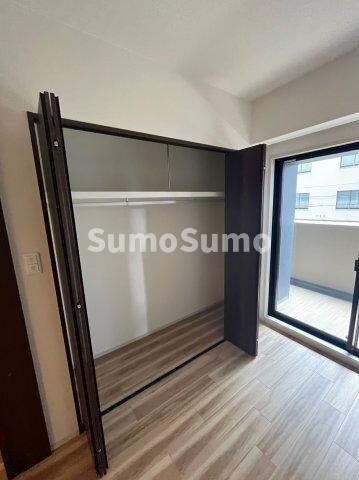 物件内観写真5　(大きなスペースがあり、収納には困りません)