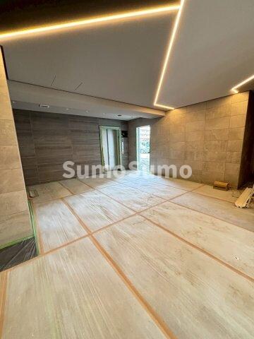 物件外観写真2　(清潔なロビーです)