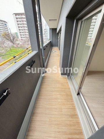 物件内観写真8　(バルコニーからの眺めを楽しみながら食事をしませんか)