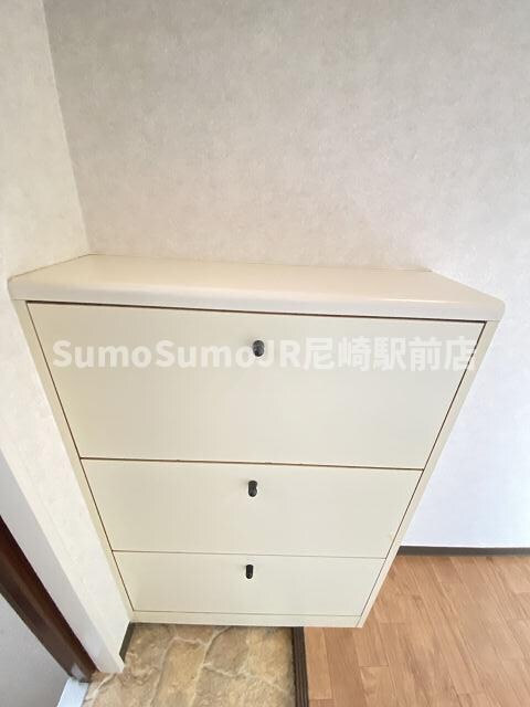 物件内観写真7　(大きなスペースがあり、収納には困りません)