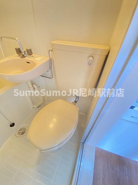 物件内観写真11　(落ち着いた色調のトイレです)