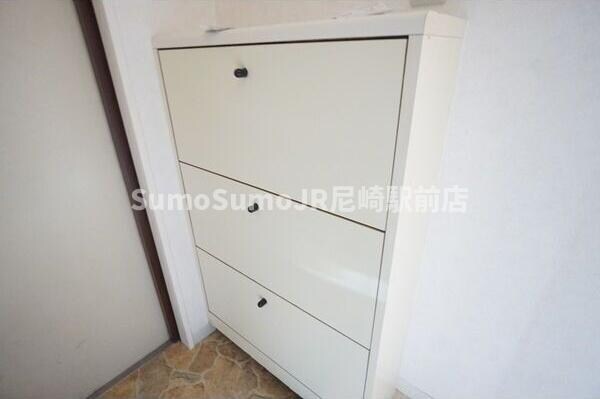 物件内観写真22　(ちょっとした収納スペースも充実しています)