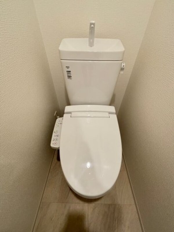 トイレ(コンパクトで使いやすいトイレです)