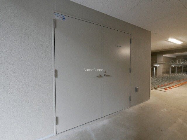 物件外観写真3　(落ち着いたロビーです)