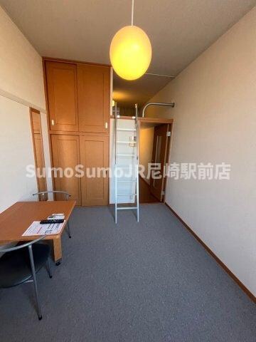 物件内観写真5　(おしゃれなリビングです)