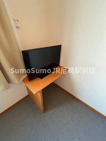 物件内観写真13　(広くて明るい寝室)