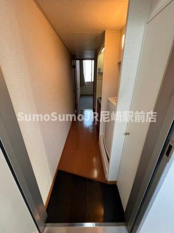 物件内観写真27　(ゆったりとした玄関です)