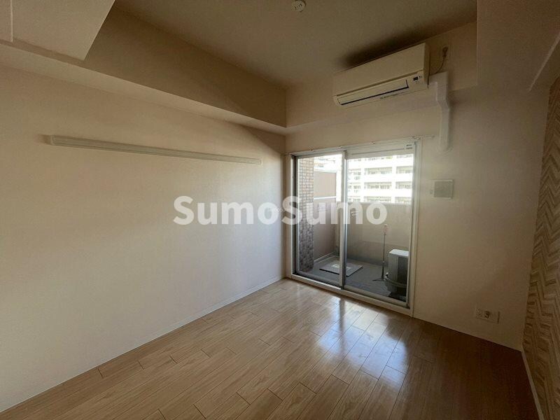 物件内観写真6　(ゆったりとした居間です)