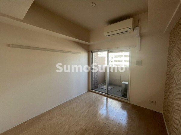 居室(こちらの居間で趣味の時間をお楽しみください)