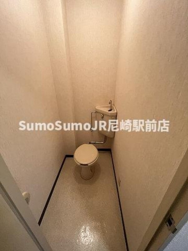 トイレ(落ち着いた色調のトイレです)