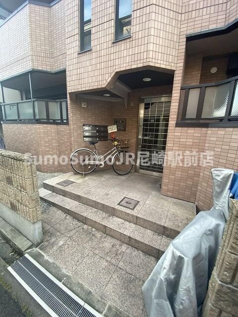 物件外観写真3　(落ち着いた雰囲気の外観です)