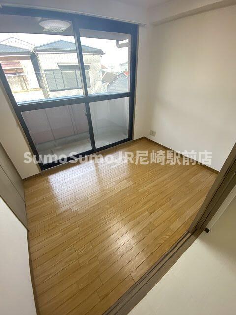 物件内観写真7　(開放的な寝室です)