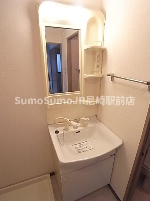 物件内観写真10　(使いやすい独立洗面台です)