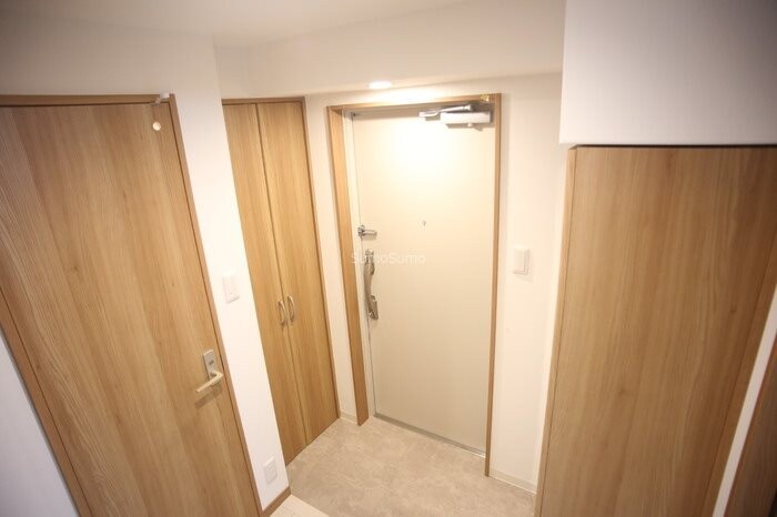 物件内観写真3　(シンプルで使いやすい玄関です)