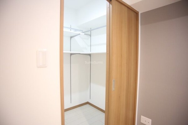 収納(小物を収納するのに便利です)