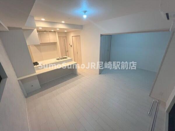 物件内観写真4　(ゆったり過ごせる居間です)