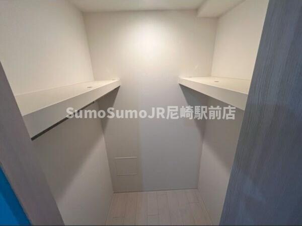 物件内観写真13　(たっぷりとした収納スペースです)