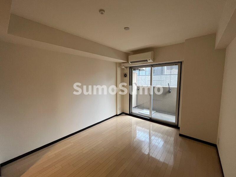 物件内観写真5　(ゆったりとした居間です)