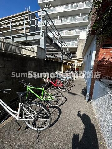 物件外観写真3　(駐車場完備です)