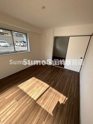 物件内観写真7　(使い勝手のいい寝室です)