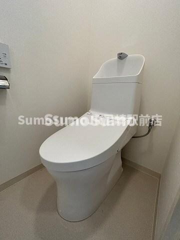 物件内観写真10　(ゆったりとした空間のトイレです)