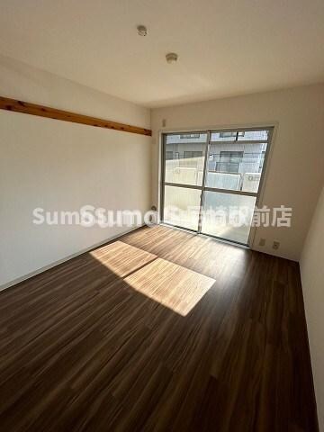 物件内観写真17　(ゆったり過ごせる居間です)